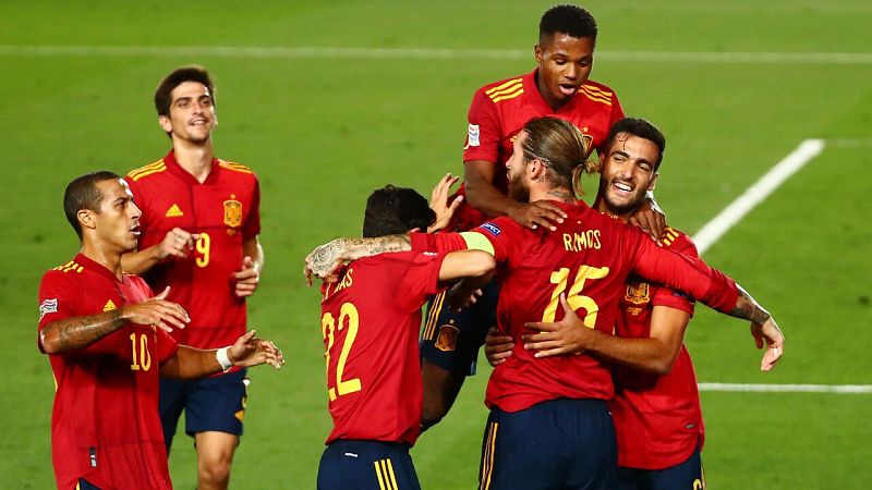 España golea a Ucrania en una noche de récord