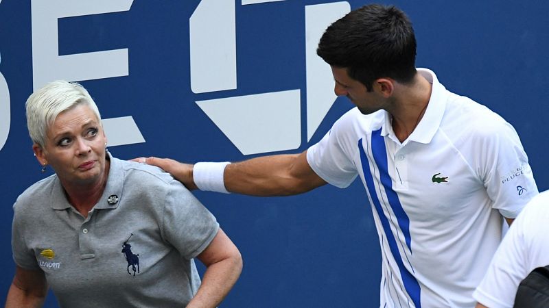 Djokovic, descalificado del US Open por un pelotazo involuntario a una juez