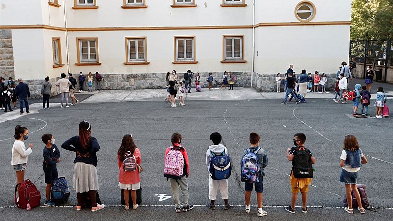 Cinco comunidades inician el curso escolar marcado por las medidas anti COVID-19