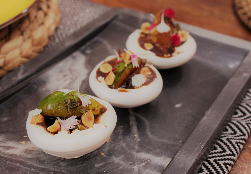 Merengues rellenos de higos con vinagre balsámico y miel