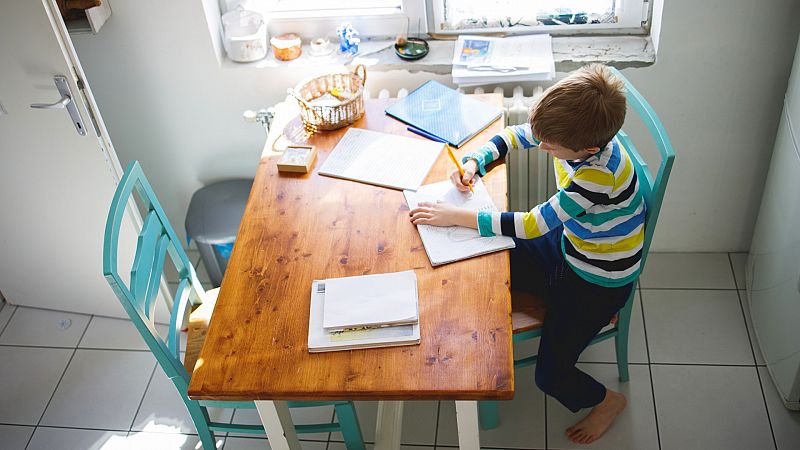 Padres que rechazan llevar a sus hijos al colegio: "No es absentismo ni insumisión sino una necesidad"