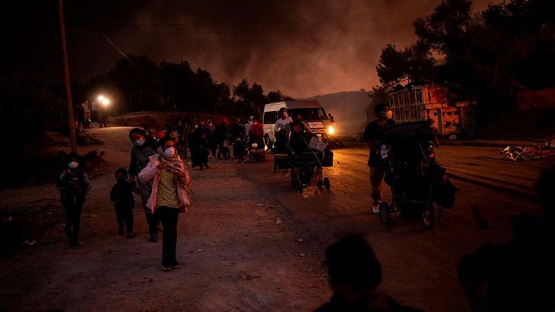 Un nuevo incendio vuelve a azotar el campo de refugiados de Lesbos