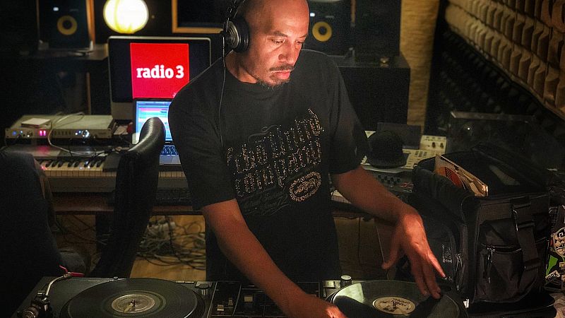 Adiós a Jota Mayúscula