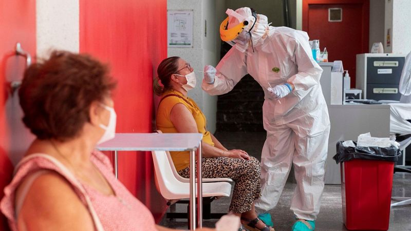 Los trabajadores de actividades esenciales no tendrán que hacer cuarentena si tienen una PCR negativa