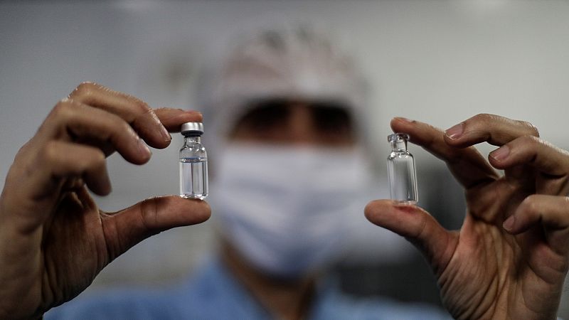 Brasil retoma este lunes los ensayos suspendidos de la vacuna de AstraZeneca y Oxford