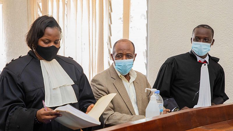 La justicia ruandesa acusa de terrorismo y mantiene en prisión al empresario que inspiró "Hotel Ruanda"