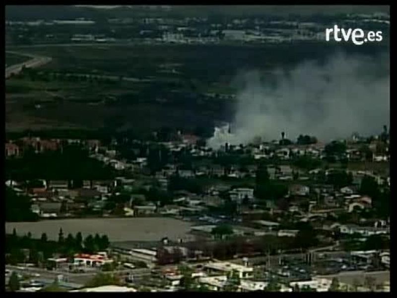 Un caza F-18 se estrella en una zona residencial de San Diego y causa dos muertos