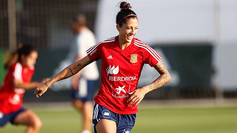 Jenni Hermoso: "Que se haya alargado tanto el parón son pasos hacia atrás para el fútbol femenino"