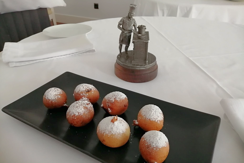 Receta dulce y r�pida: bombones de chocolate frito con almendras tostadas