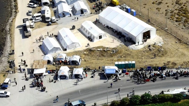 El nuevo campo de refugiados de Lesbos acoge ya a unas 7.000 personas