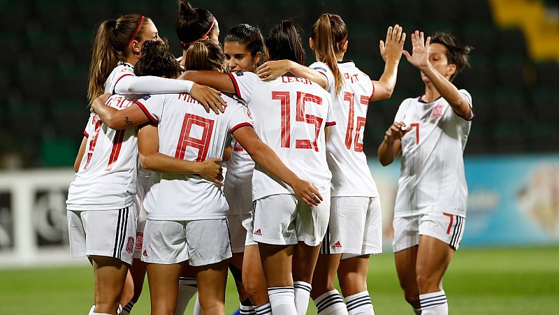 La selección femenina abusa de Moldavia y se coloca líder de grupo
