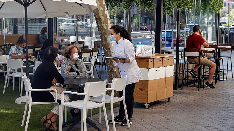 La hostelería de los barrios afectados de Madrid clama contra las restricciones: "No sabemos cuánto podremos aguantar"