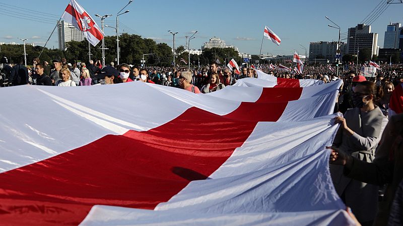 La oposición de Bielorrusia mantiene la presión sobre Lukashenko con manifestaciones masivas