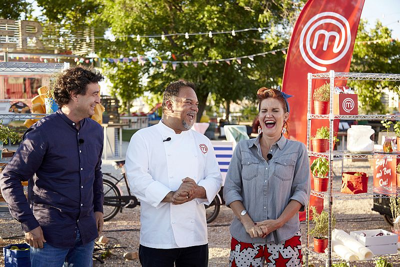 'MasterChef Celebrity' viaja a los años 70 para preparar dos menús americanos take away