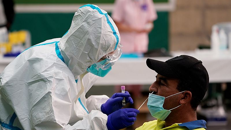 Científicos piden al Gobierno una evaluación "urgente" de la gestión del coronavirus: "Hay pandemia para rato"