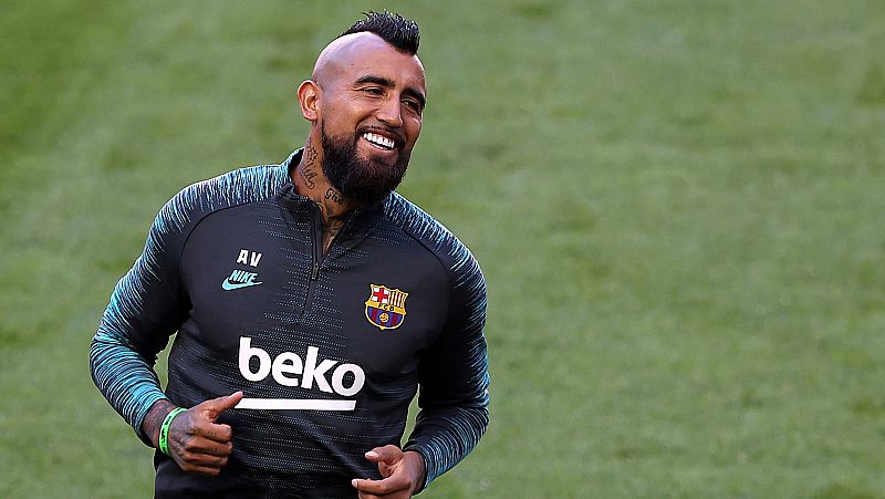El Barça traspasa a Arturo Vidal al Inter y la Real a Diego Llorente al Leeds