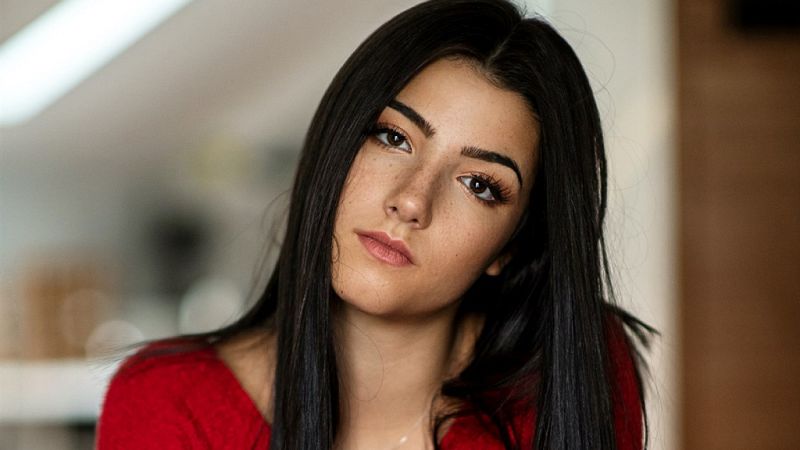 Charli D'Amelio se convierte en la persona más seguida de TikTok y entra directa al libro Guinness de los récords