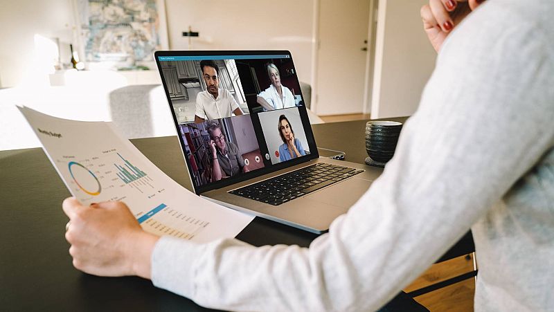 Los empleados ven con escepticismo la eficacia temprana de la ley del teletrabajo, pero creen que da "un primer paso"