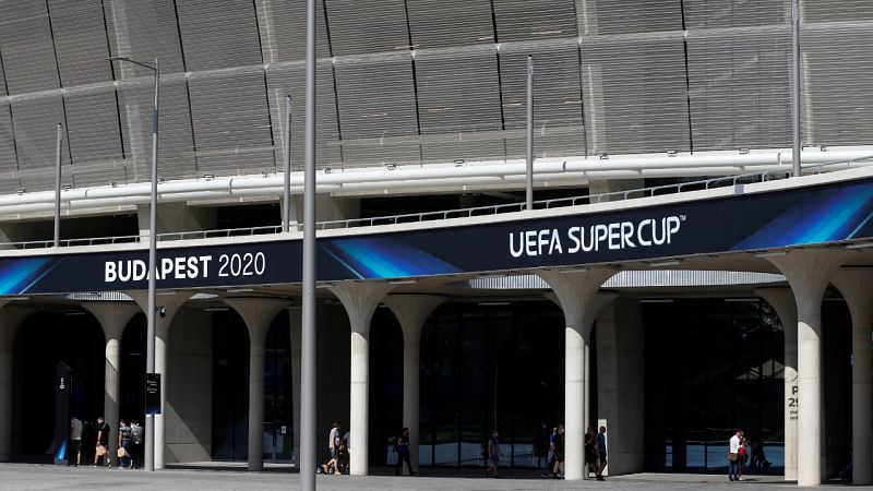 La "prueba piloto" con público de la UEFA para la Supercopa de Budapest genera más dudas que certezas