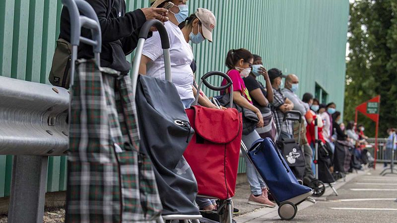 Tres meses esperando el ingreso mínimo vital: "Estoy yendo a las basuras para que mis hijos coman"