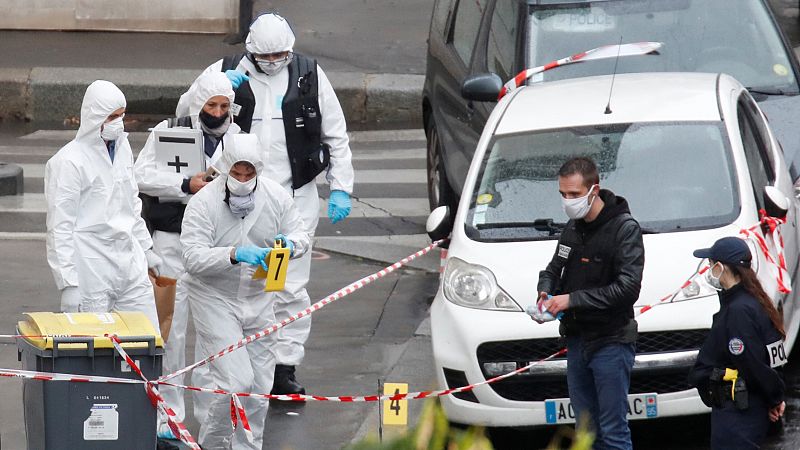 Al menos dos heridos tras un ataque con cuchillo cerca de la antigua sede de Charlie Hebdo en París