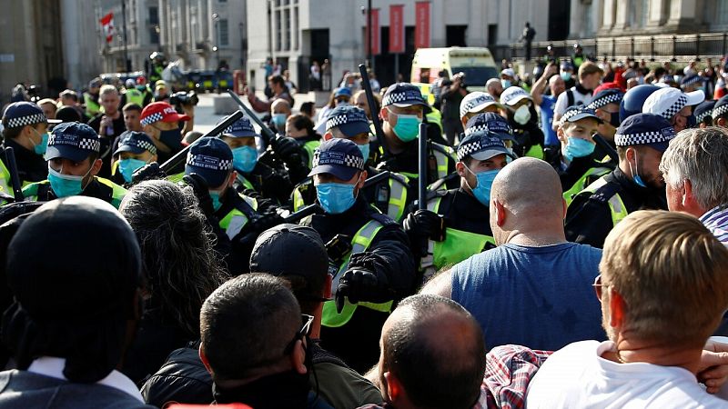 Incidentes durante una manifestación en Londres contra las restricciones por la pandemia