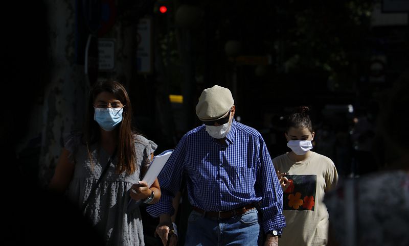 El departamento de Salud vasco prohíbe el uso mascarillas de tela en hospitales y centros de salud de Gipuzkoa y Vizcaya