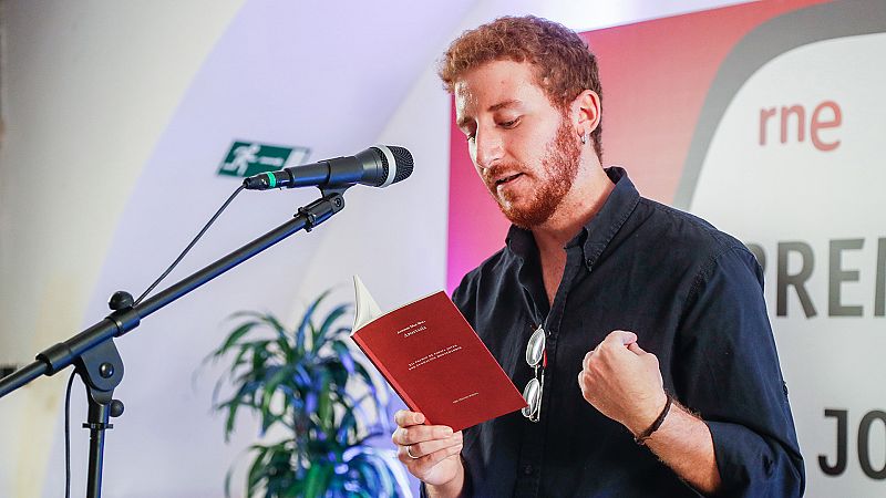 Antonio Díaz Mola recoge el XII Premio de Poesía Joven RNE y Fundación Montemadrid