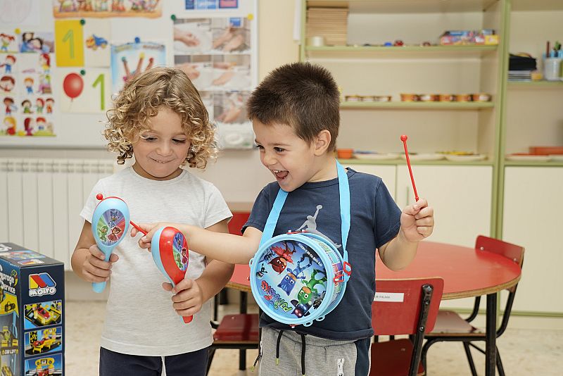 'Un Juguete, Una Ilusión' entrega 400 juguetes a niños en situación de vulnerabilidad de Pinos Puente (Granada)