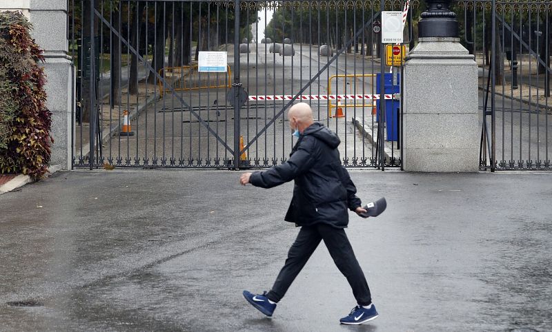 Comienzan las restricciones de Sanidad en la capital y nueve municipios y Madrid advierte de que generarán "un gran caos"