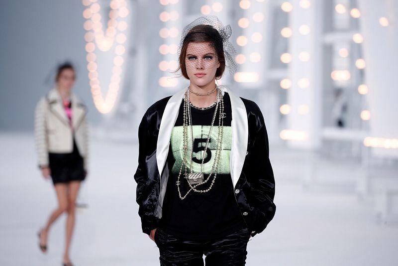 Chanel rinde homenaje a las 'influencers' de los años 60