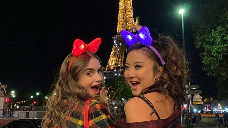La reacción de los franceses a los tópicos de 'Emily in París': así responden a los clichés de la serie