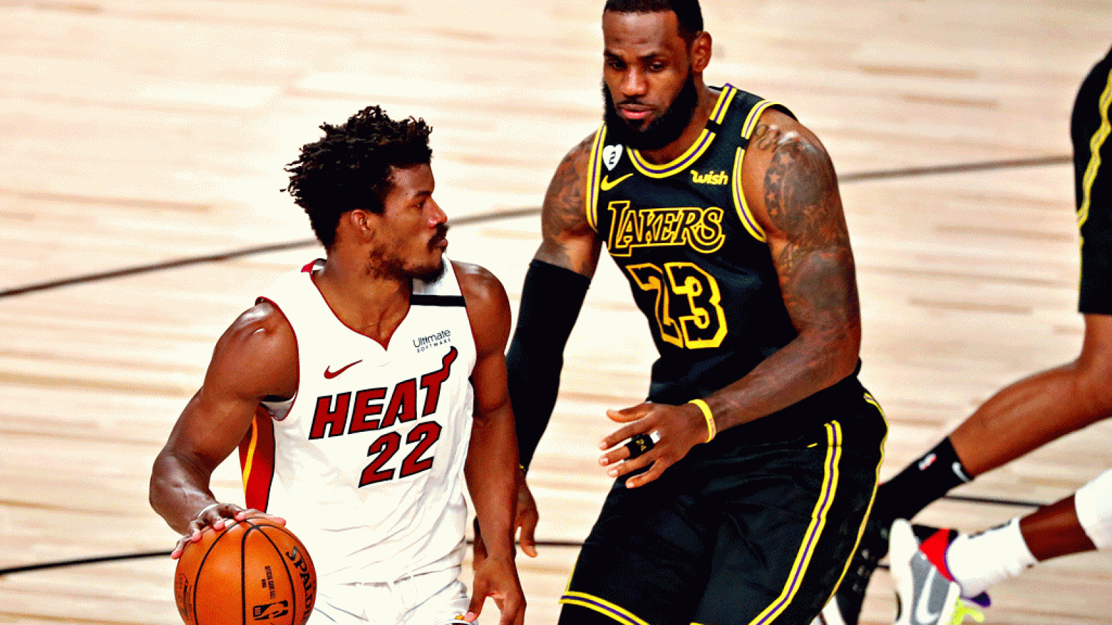 Butler amarga a los Lakers y evita el adiós de los Miami Heat