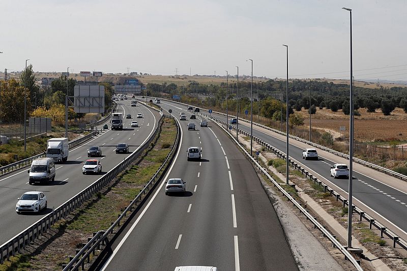 Tranquilidad en las carreteras madrileñas en una operación retorno marcada por las restricciones a la movilidad