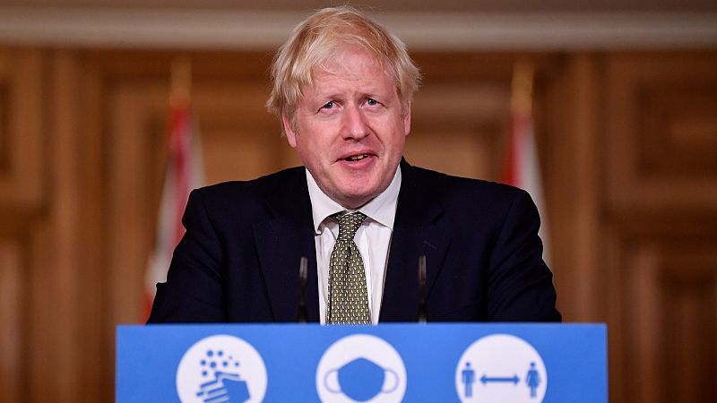 De las limitaciones sociales al cierre de la hostelería: así es el plan de tres fases de Johnson contra la COVID-19