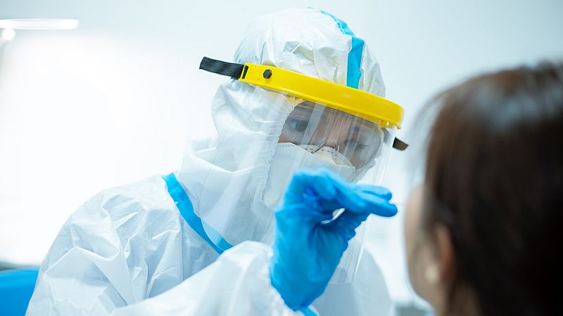 Confirman el primer caso de reinfección por COVID-19 en Estados Unidos con una reacción más grave que la primera