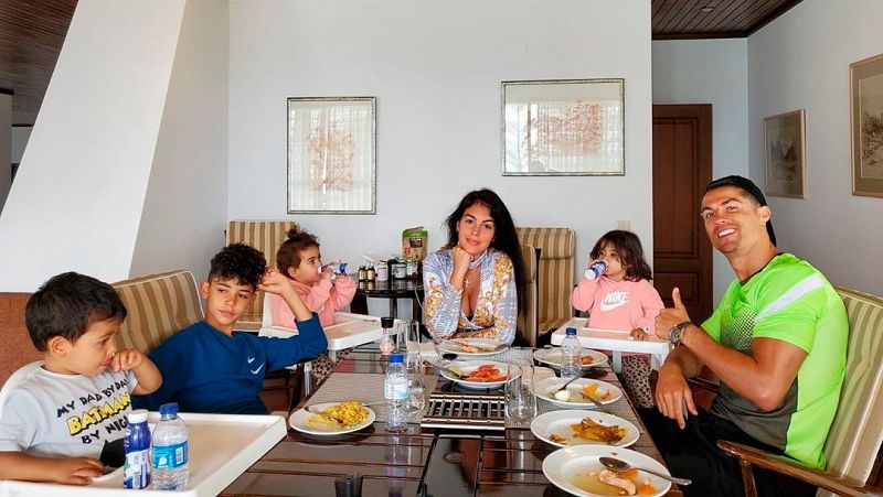 Georgina Rodríguez y los cuatro hijos de Cristiano Ronaldo se salvan de la cuarentena