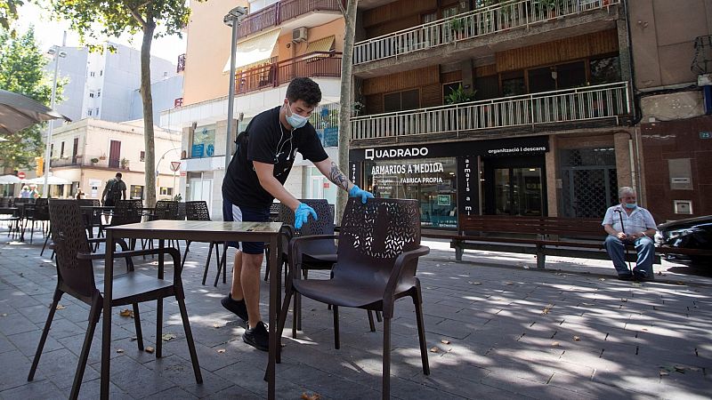 Cataluña estudia cerrar bares y restaurantes hasta final de mes para frenar la expansión del coronavirus