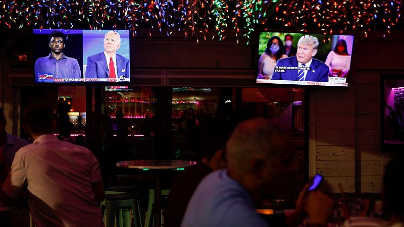 Trump y Biden compiten en cadenas de televisión diferentes tras la cancelación del segundo debate presidencial