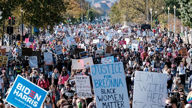 Miles de mujeres protestan en EE.UU. contra la jueza nominada por Trump para el Tribunal Supremo