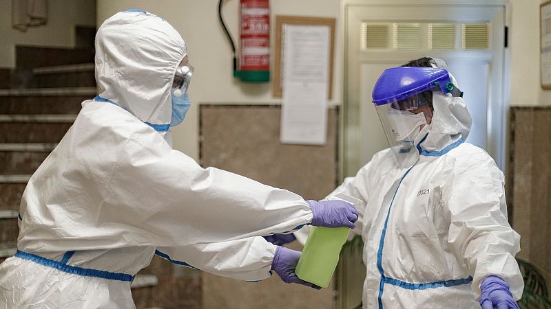 'The Lancet' afirma que la pandemia "magnifica" la debilidad del sistema sanitario y la complejidad política de España