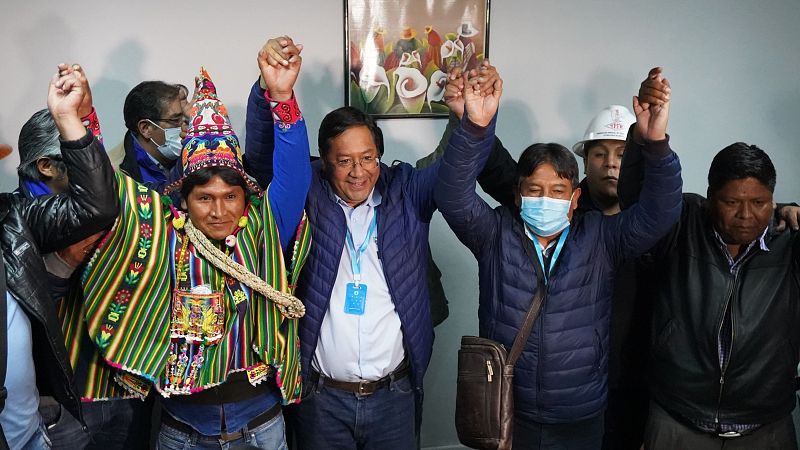 El candidato conservador Carlos Mesa asume la victoria del partido de Evo Morales en las elecciones de Bolivia