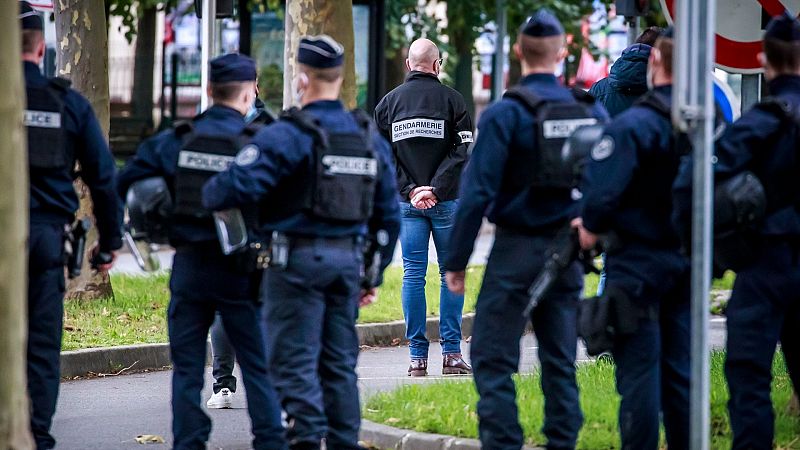 Francia intensifica las operaciones policiales contra el yihadismo tras la decapitación del profesor Paty