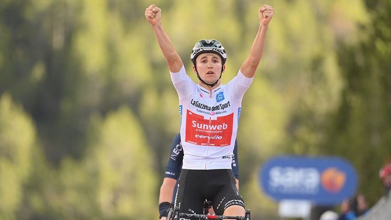 Kelderman arrebata el liderato del Giro a Almeida tras la victoria de Hindley en la etapa del Stelvio