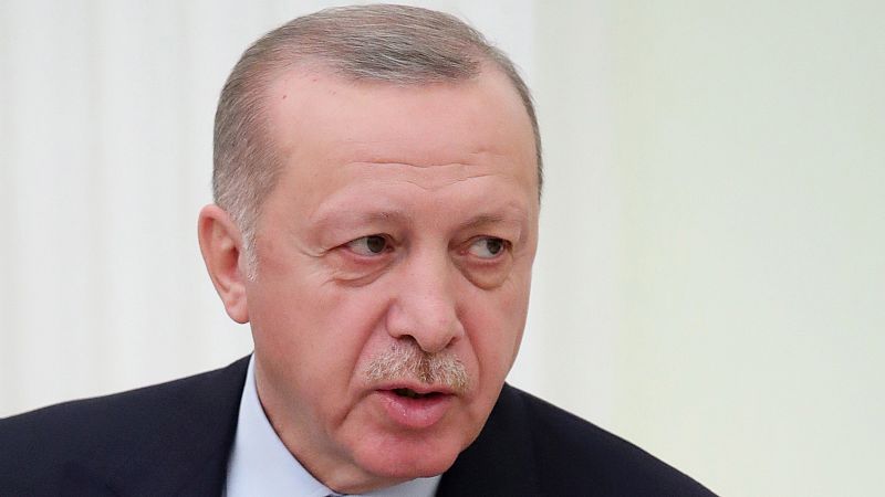 Erdogan aconseja a Macron una "terapia mental" por las medidas que ha tomado contra el integrismo islámico