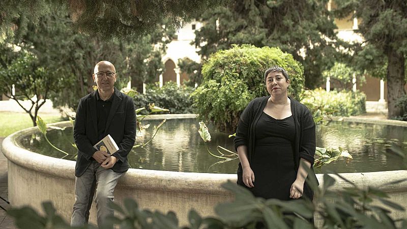 La poeta Elena Medel visita 'Página Dos'