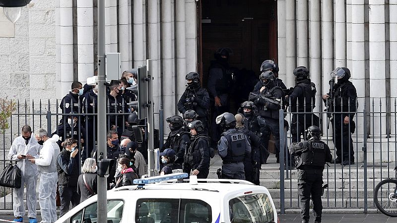 Al menos tres muertos en un "ataque terrorista islamista" con cuchillo en una iglesia en Niza