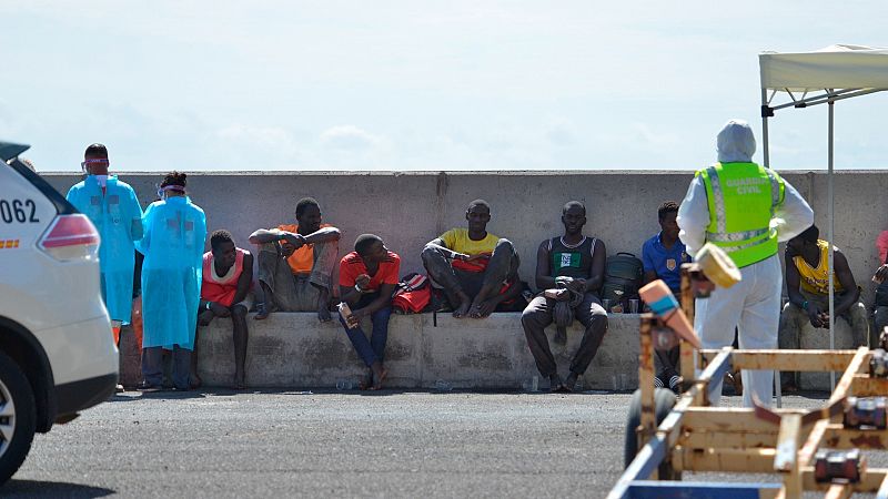 Mueren al menos 140 migrantes por el hundimiento de una embarcación que se dirigía a Canarias