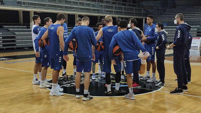 Se suspende el Andorra - Zaragoza por posibles positivos de COVID en el equipo andorrano