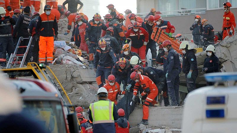 Suben a 71 los fallecidos por el terremoto en el Egeo, mientras se pierde la esperanza de encontrar supervivientes